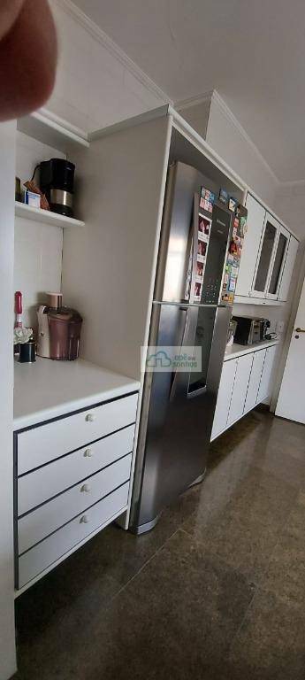 Apartamento à venda com 3 quartos, 240m² - Foto 28