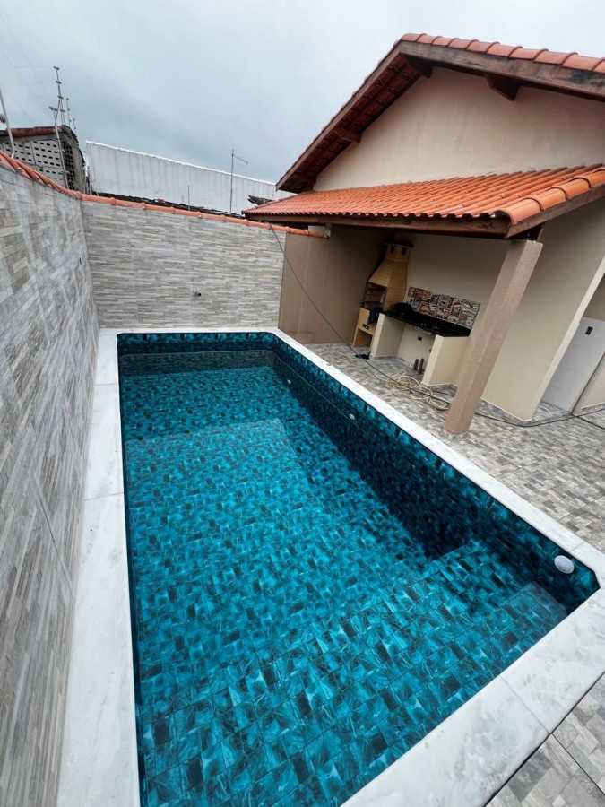 Casa à venda com 2 quartos, 150m² - Foto 1