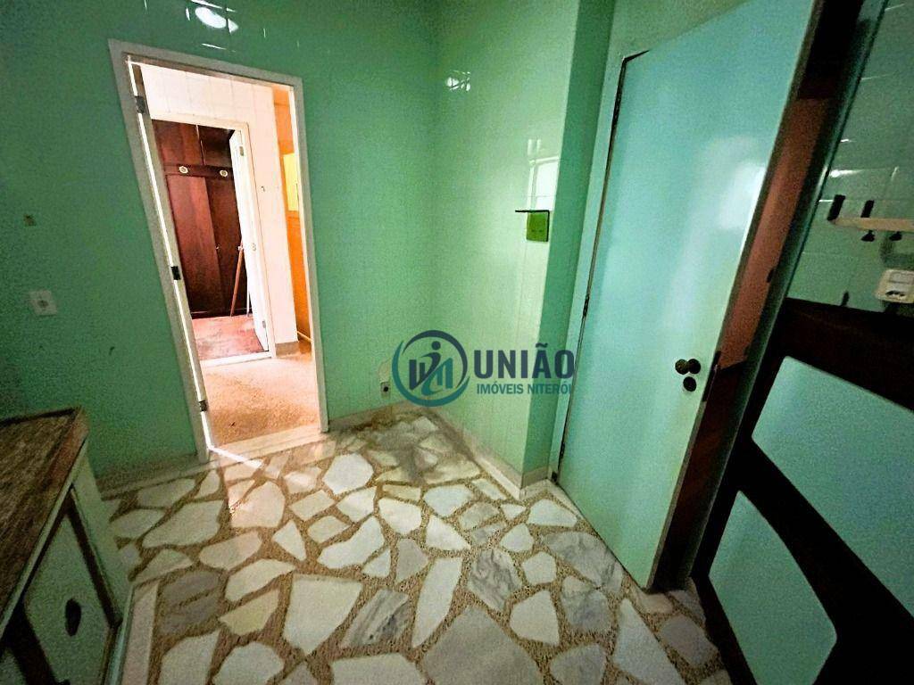 Apartamento à venda com 3 quartos, 135m² - Foto 4