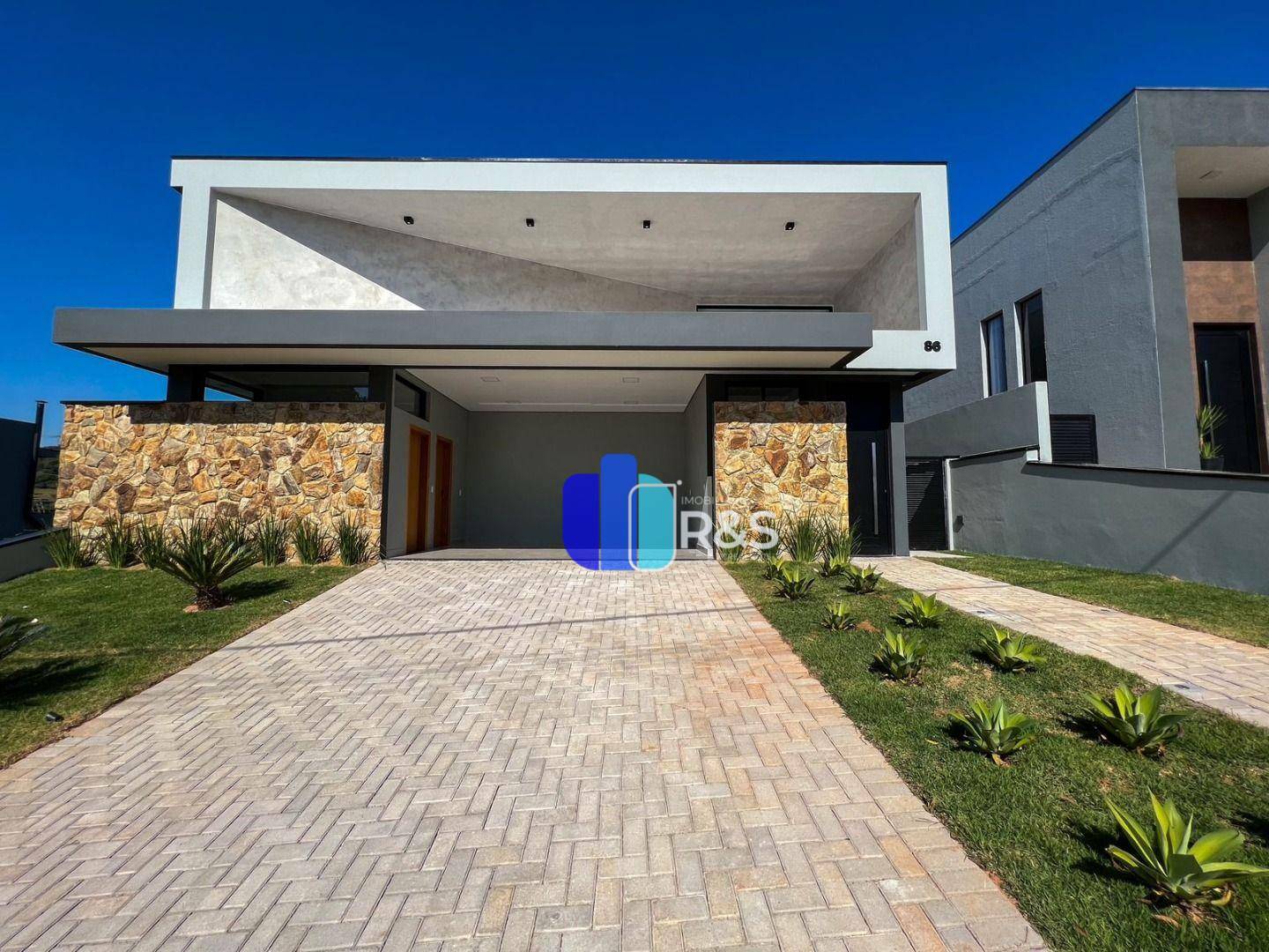 Casa de Condomínio à venda com 3 quartos, 242m² - Foto 1