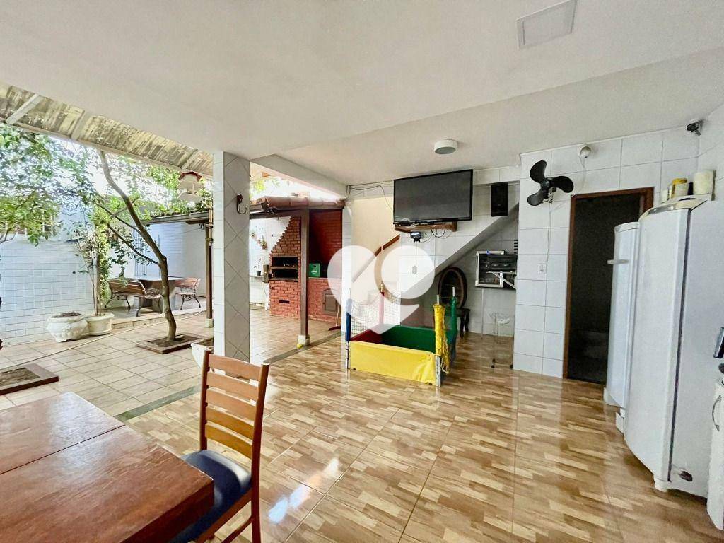 Casa à venda com 6 quartos, 428m² - Foto 26