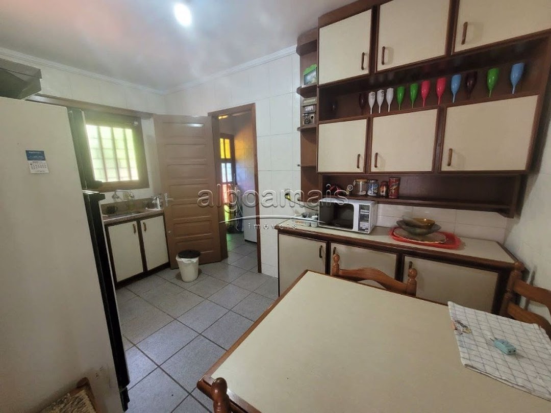 Casa à venda com 3 quartos, 250m² - Foto 11