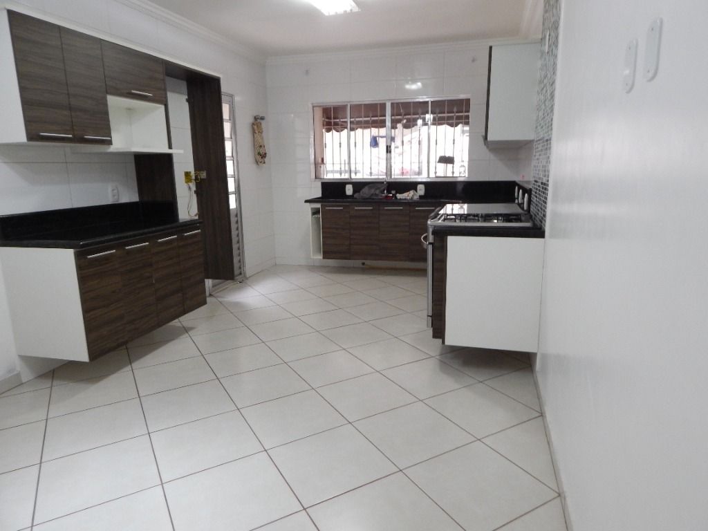 Sobrado à venda com 3 quartos, 200m² - Foto 11