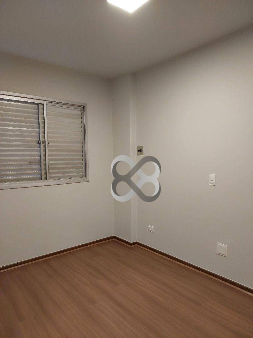 Apartamento para alugar com 3 quartos, 101m² - Foto 12