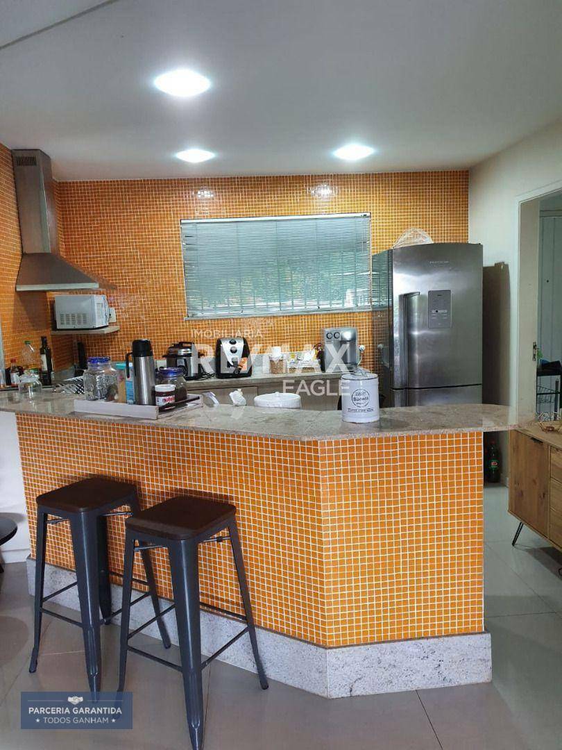 Casa à venda com 5 quartos, 180m² - Foto 13