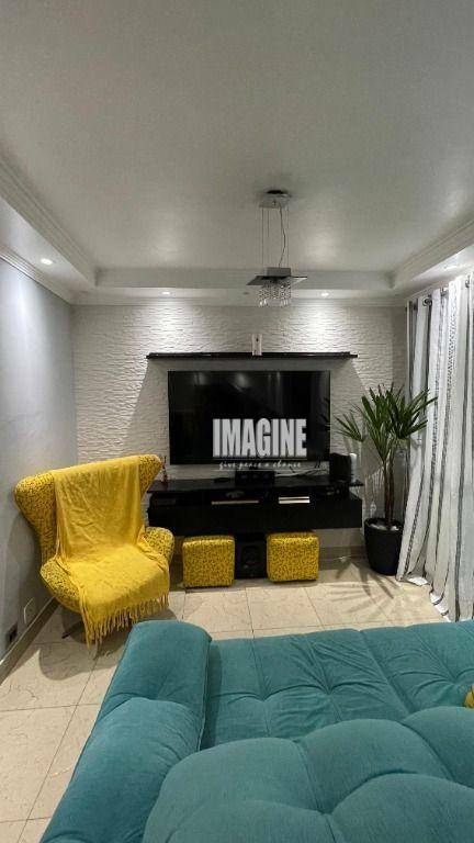 Sobrado à venda com 3 quartos, 70m² - Foto 1