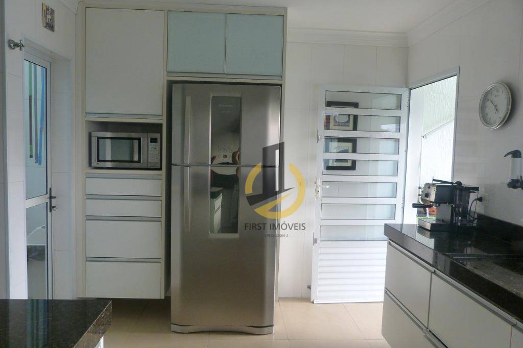 Sobrado à venda com 3 quartos, 300m² - Foto 14