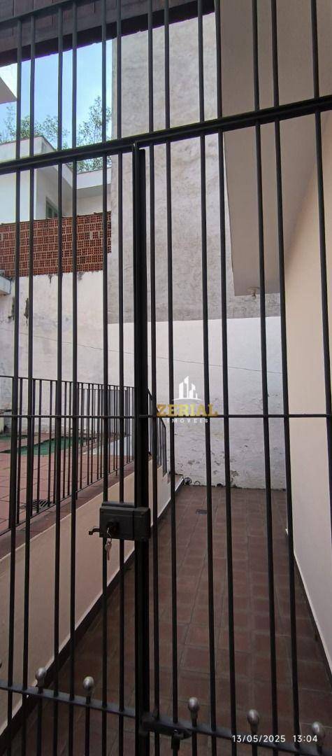 Casa para alugar com 4 quartos, 290m² - Foto 31
