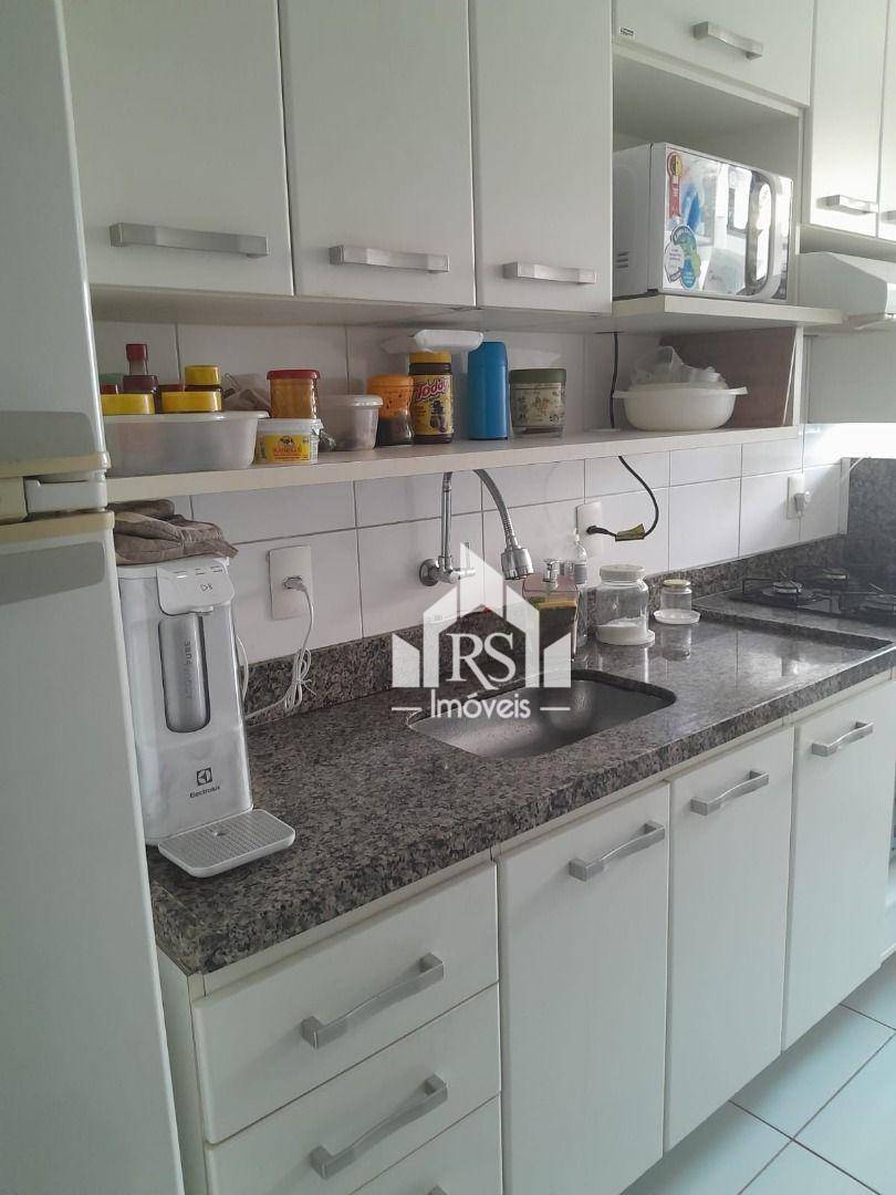 Apartamento à venda com 2 quartos, 70m² - Foto 2