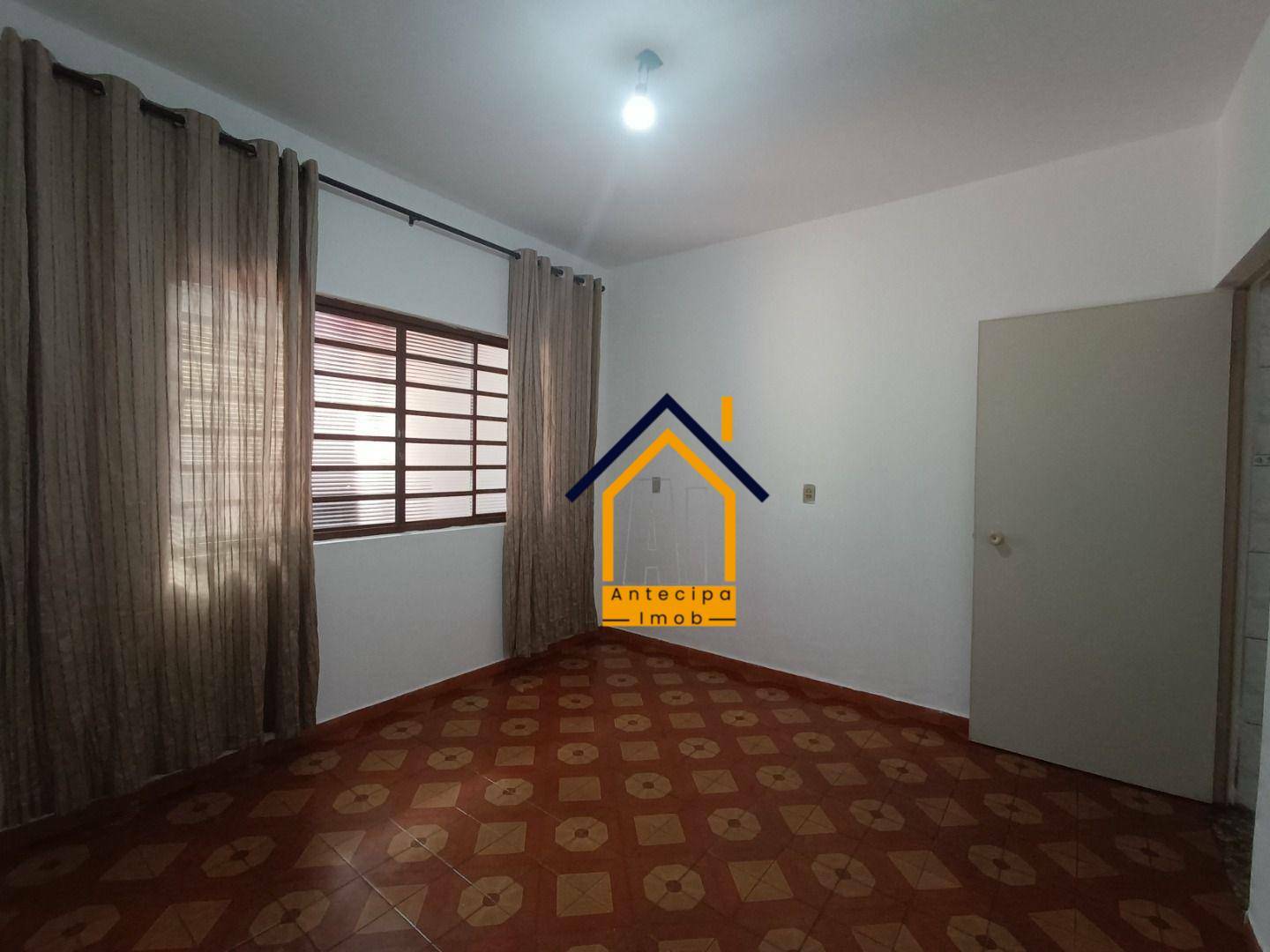 Casa à venda com 2 quartos, 60m² - Foto 4