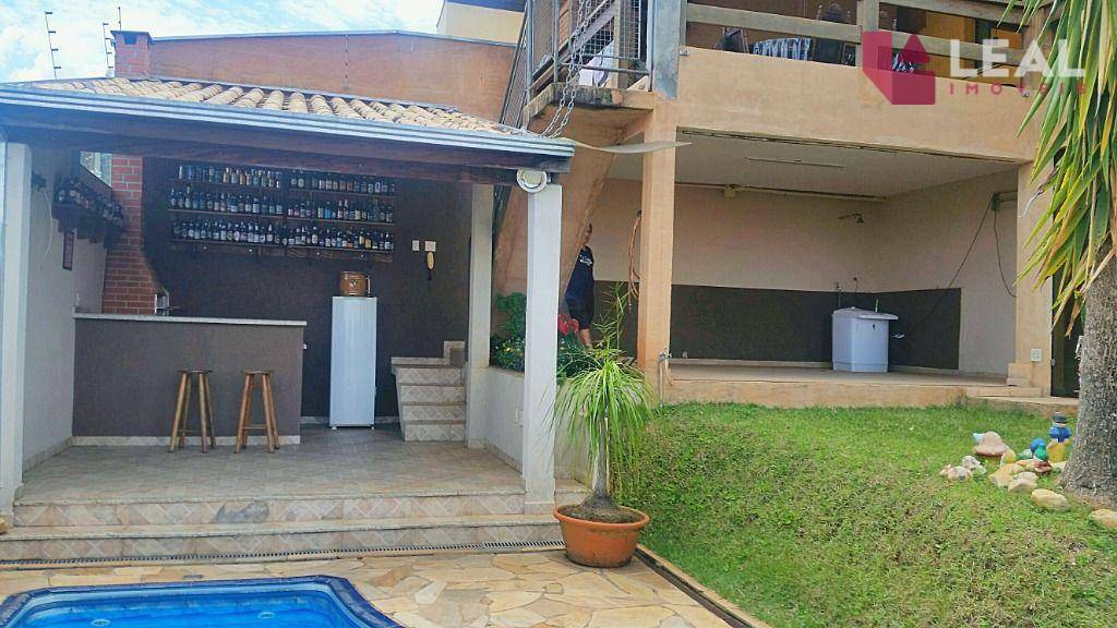 Casa à venda com 3 quartos, 240m² - Foto 3