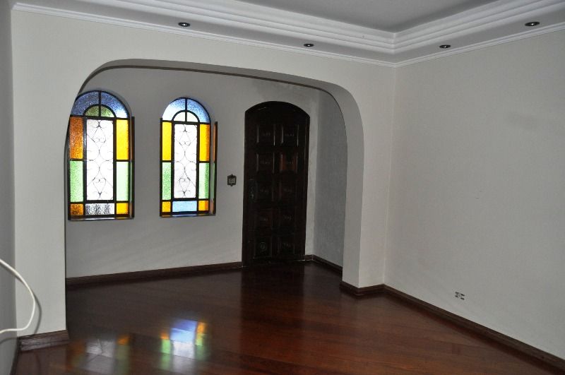 Casa à venda com 4 quartos, 190m² - Foto 2