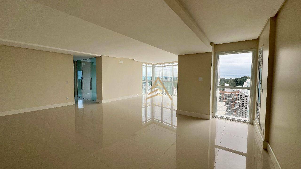 Apartamento à venda com 4 quartos, 151m² - Foto 6