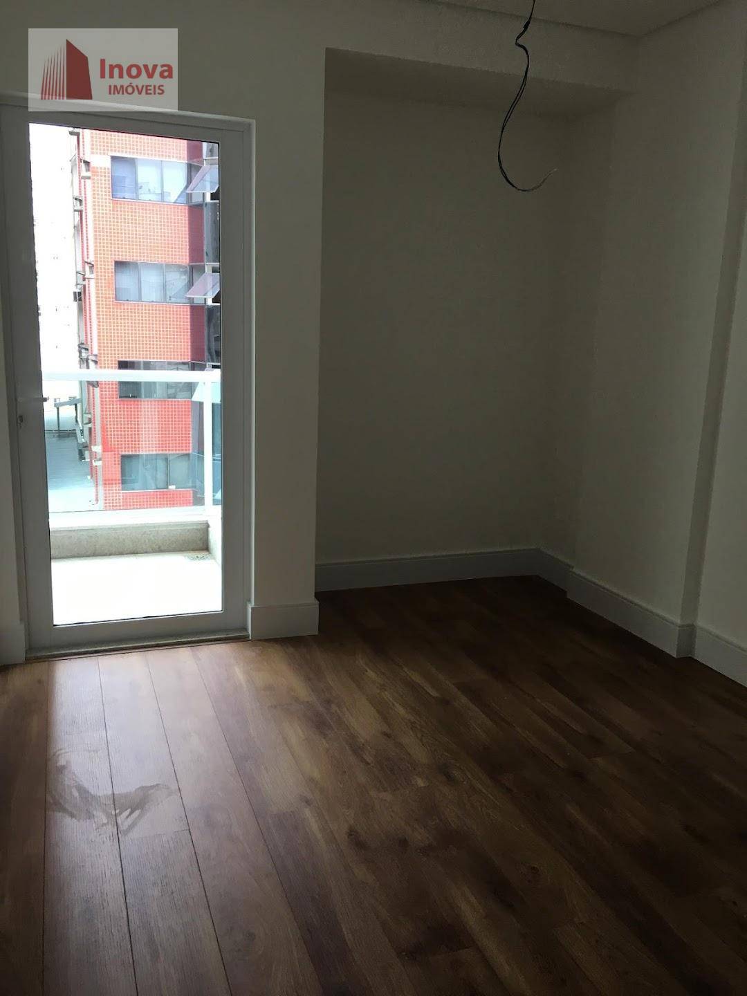 Apartamento à venda com 4 quartos, 200m² - Foto 13