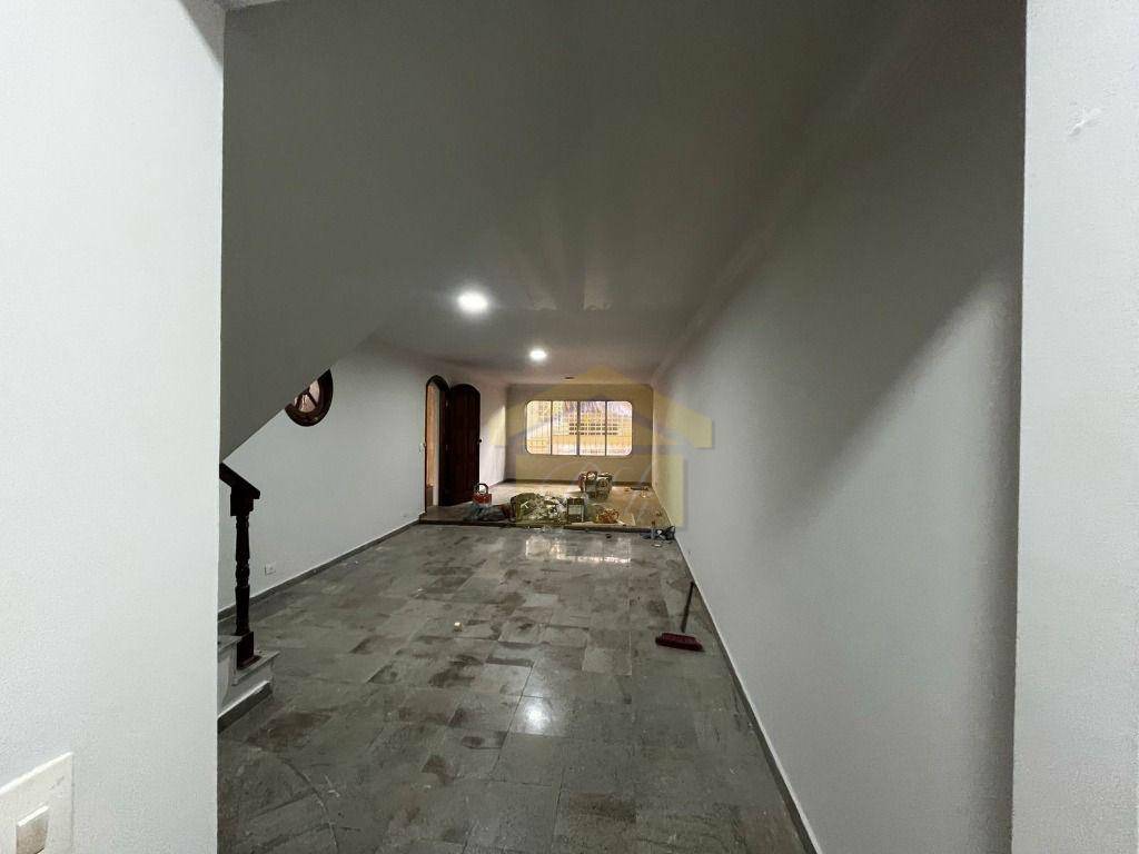 Sobrado para alugar com 3 quartos, 191m² - Foto 2