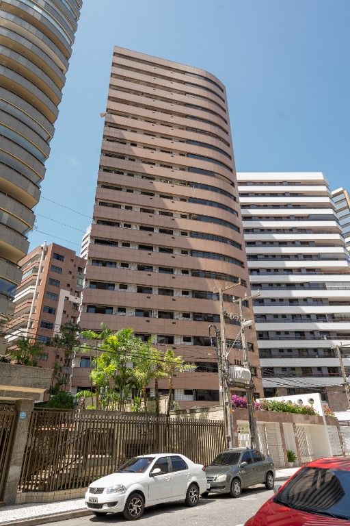 Apartamento à venda com 3 quartos, 210m² - Foto 1