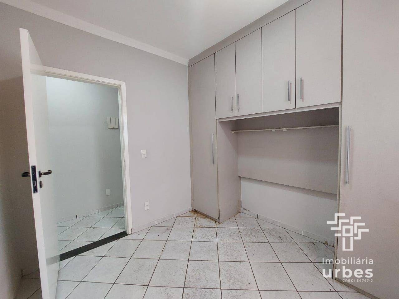 Casa para alugar com 3 quartos, 236m² - Foto 24