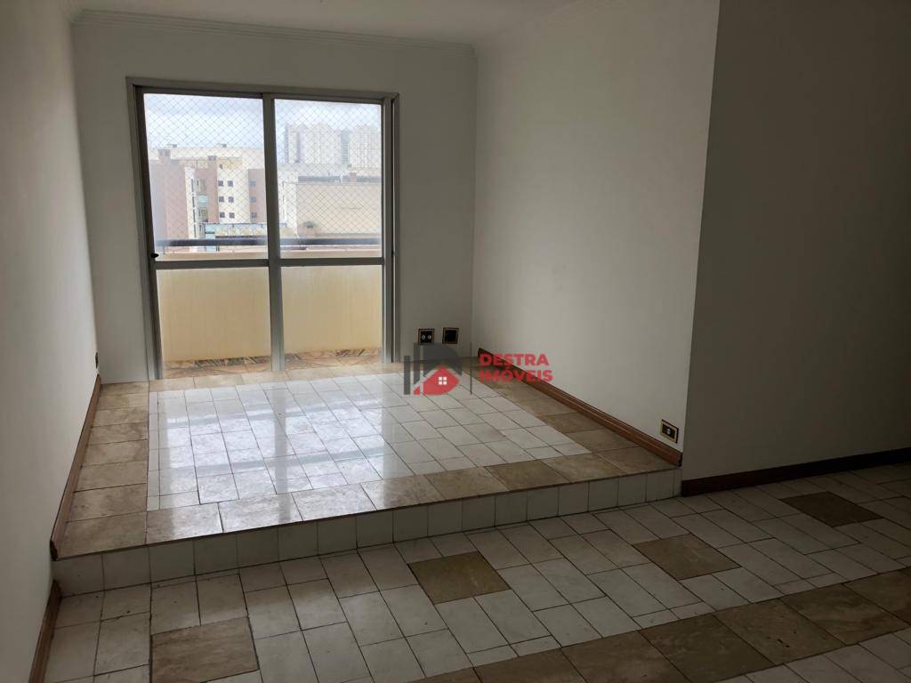 Apartamento à venda com 3 quartos, 76m² - Foto 2