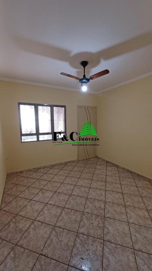 Casa à venda com 4 quartos, 260m² - Foto 2