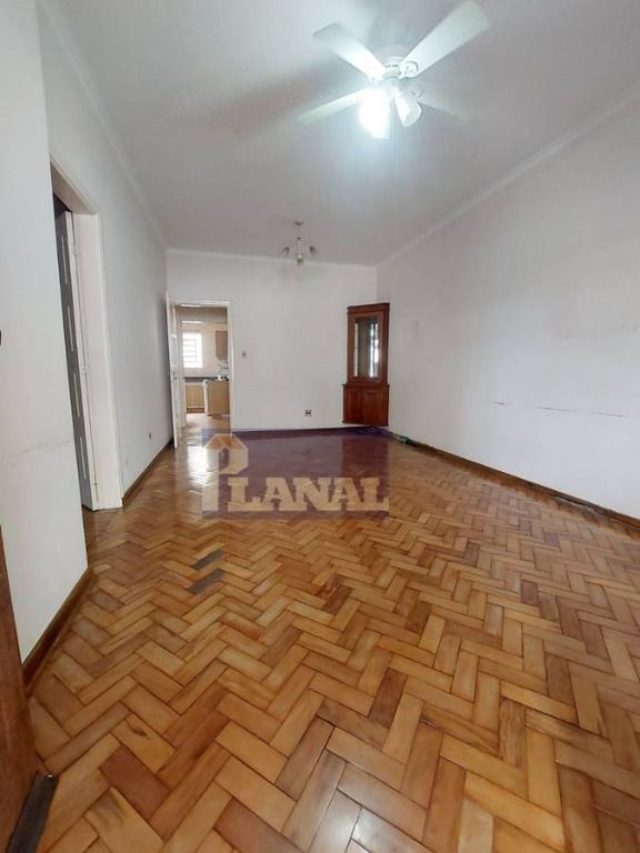 Casa à venda com 3 quartos, 159m² - Foto 1