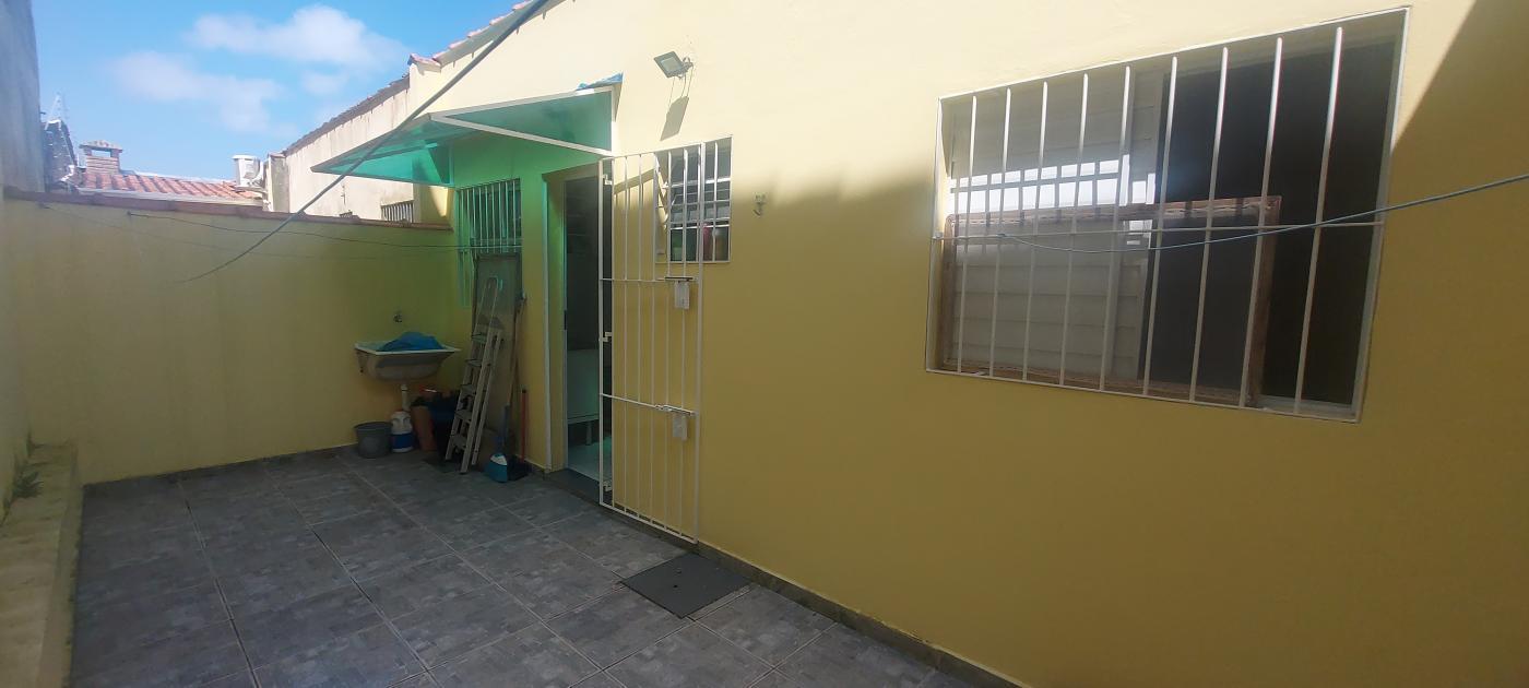 Casa à venda com 2 quartos, 55m² - Foto 18