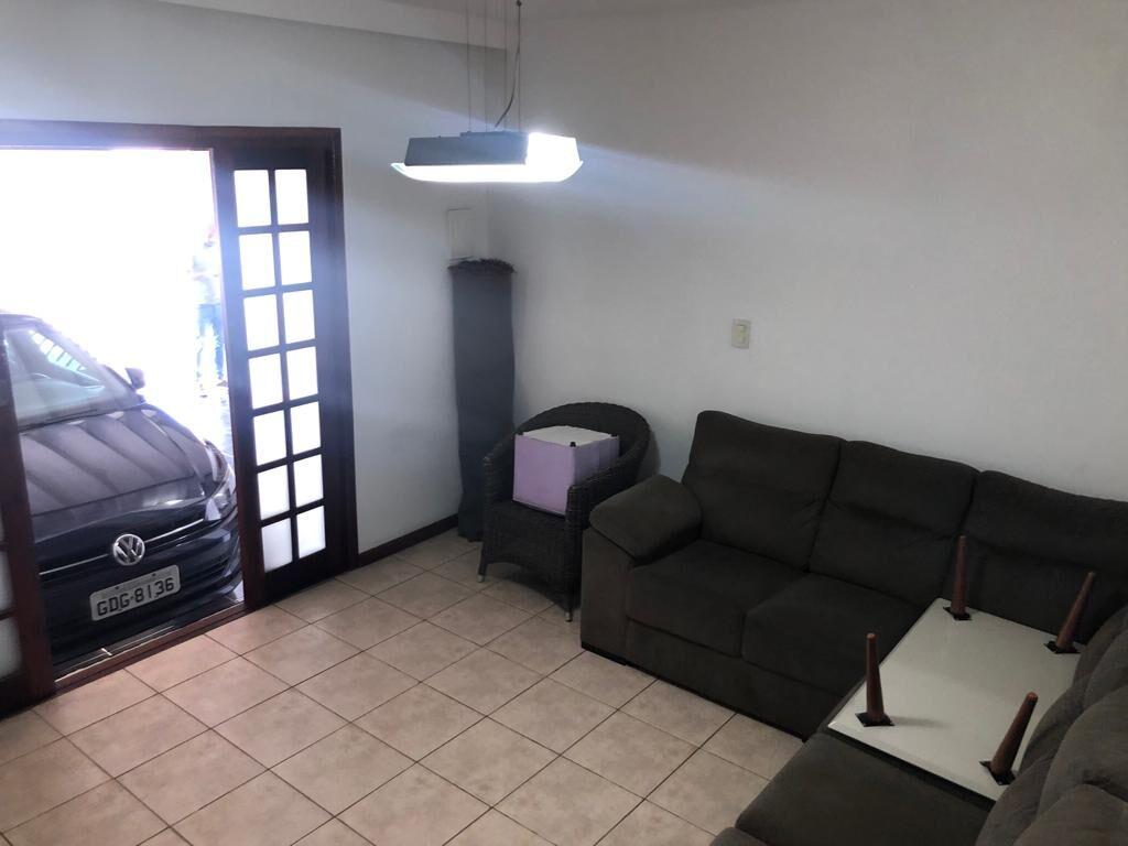 Casa à venda com 3 quartos, 94m² - Foto 1