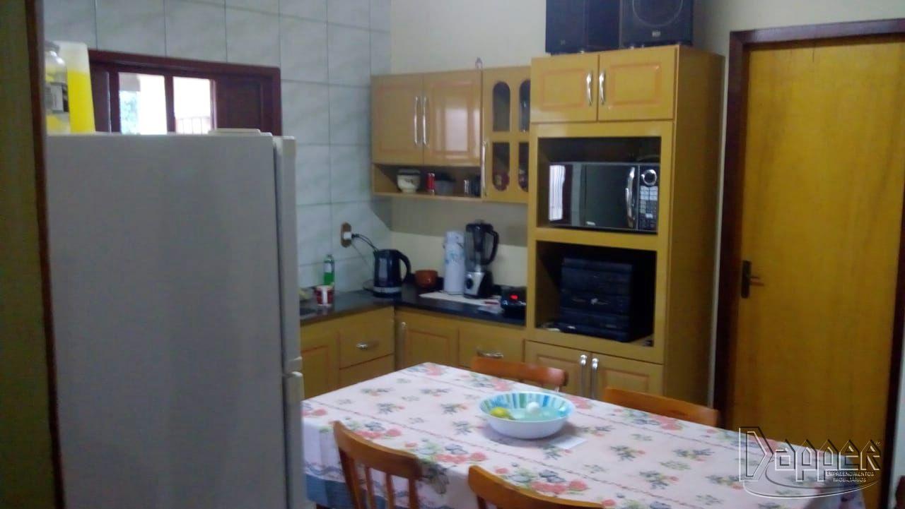 Casa à venda com 3 quartos, 100m² - Foto 4