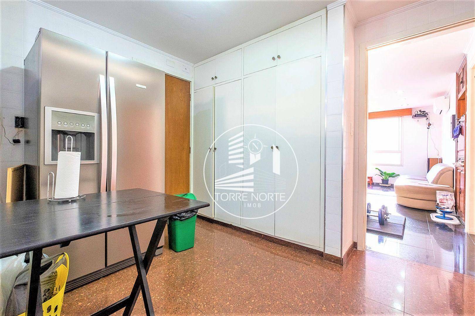 Apartamento à venda com 3 quartos, 142m² - Foto 7