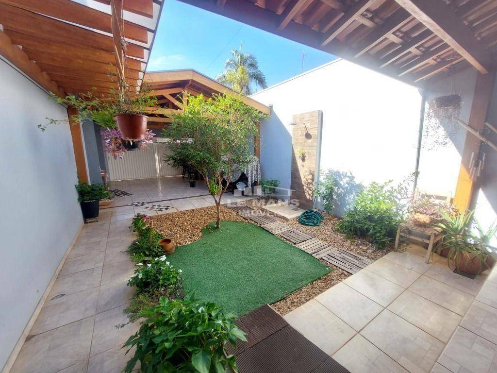 Casa à venda com 2 quartos, 125m² - Foto 2