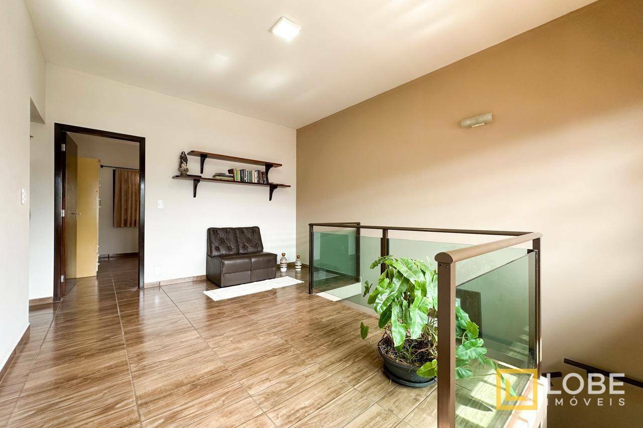 Casa à venda com 4 quartos, 330m² - Foto 15