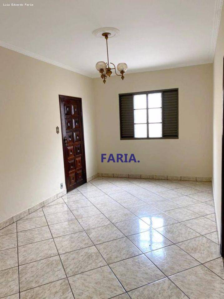 Casa à venda com 5 quartos, 209m² - Foto 3