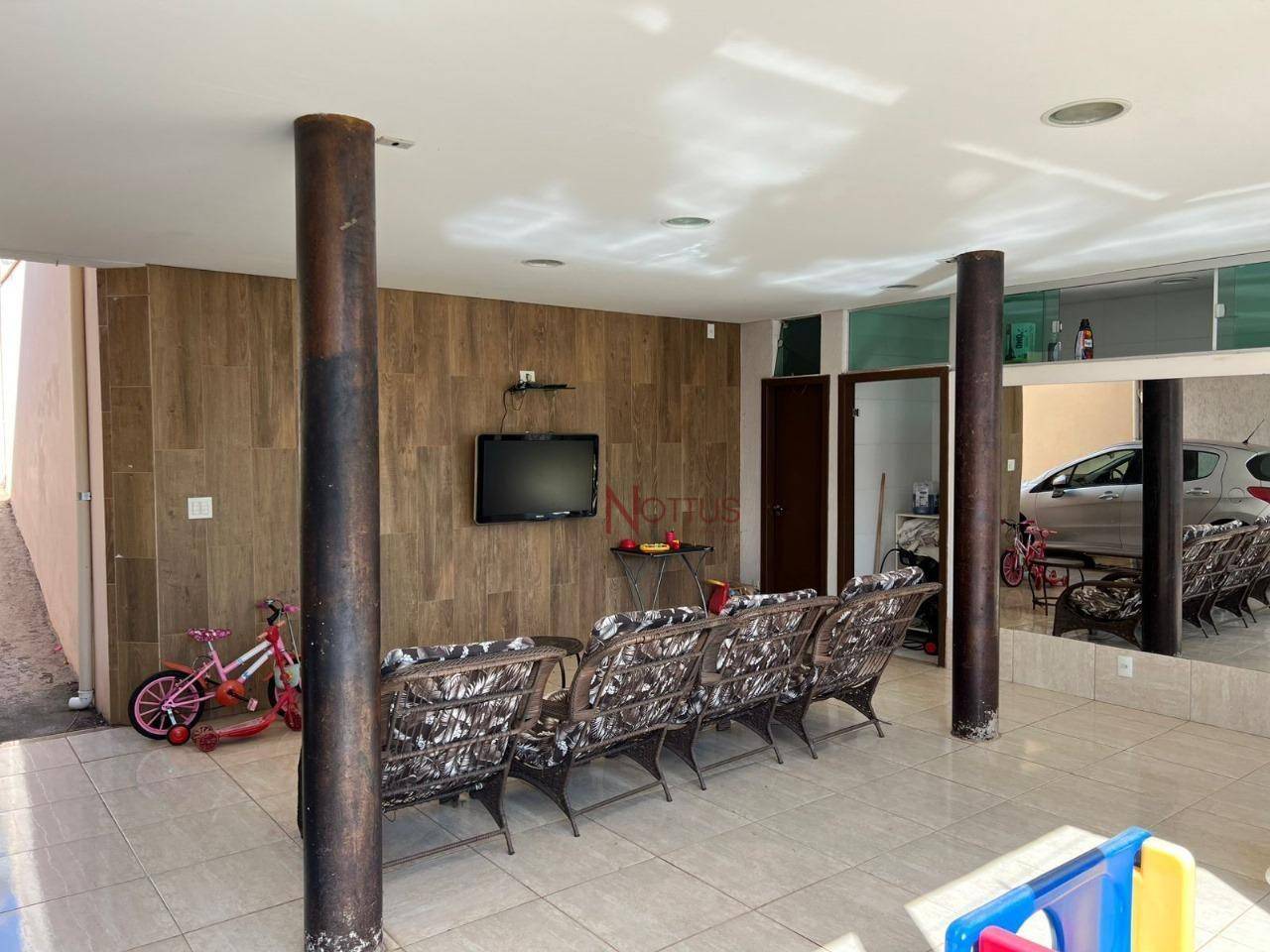 Casa, 4 quartos, 275 m² - Foto 2