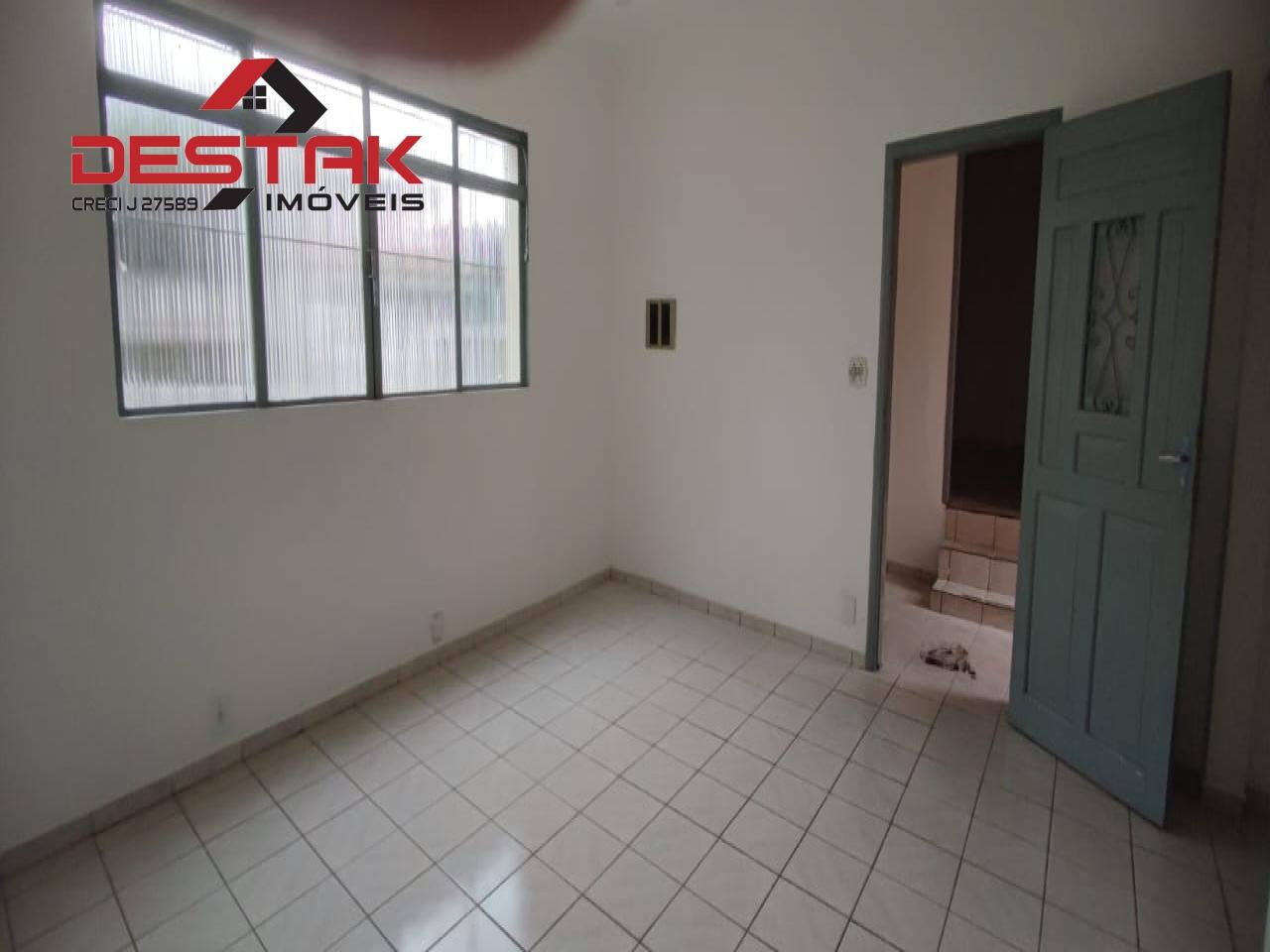 Casa à venda com 2 quartos, 200m² - Foto 2