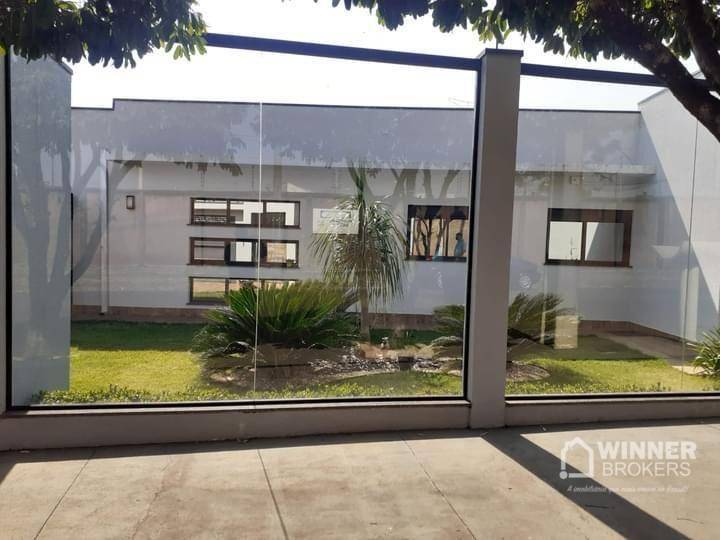 Casa à venda com 3 quartos, 250m² - Foto 1