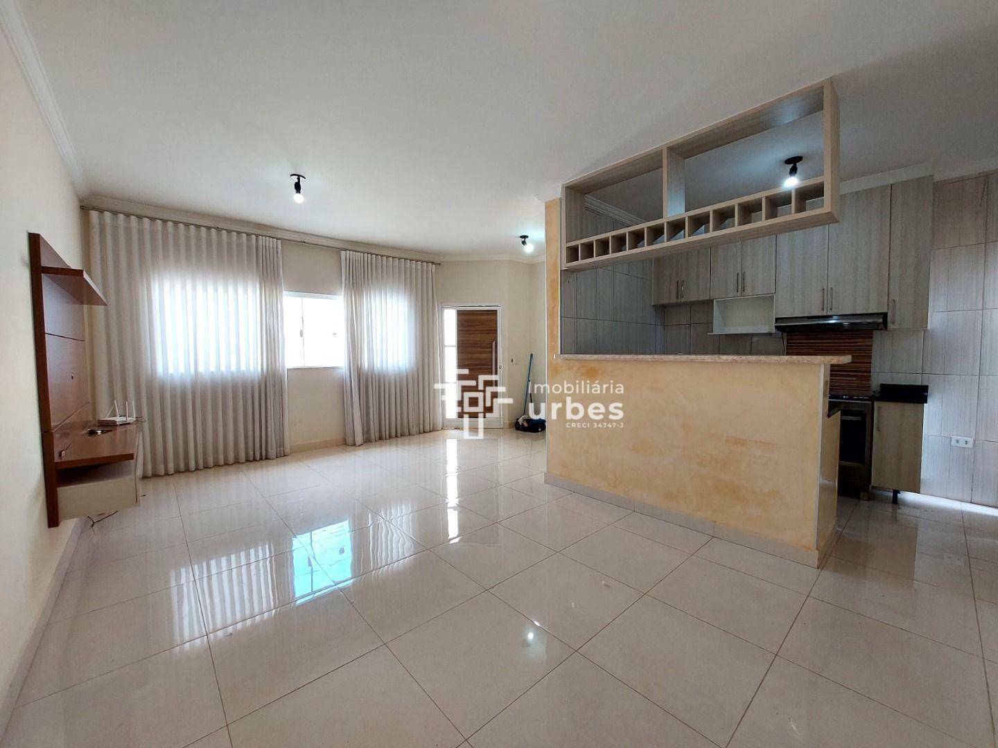 Casa para alugar com 3 quartos, 99m² - Foto 1