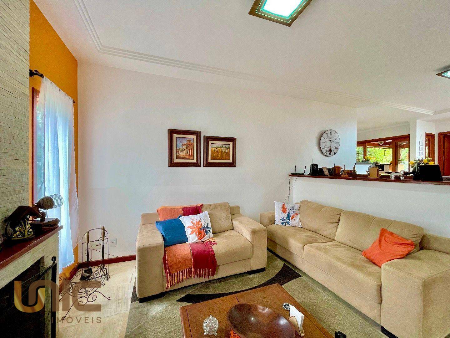 Casa de Condomínio à venda com 3 quartos, 220m² - Foto 3