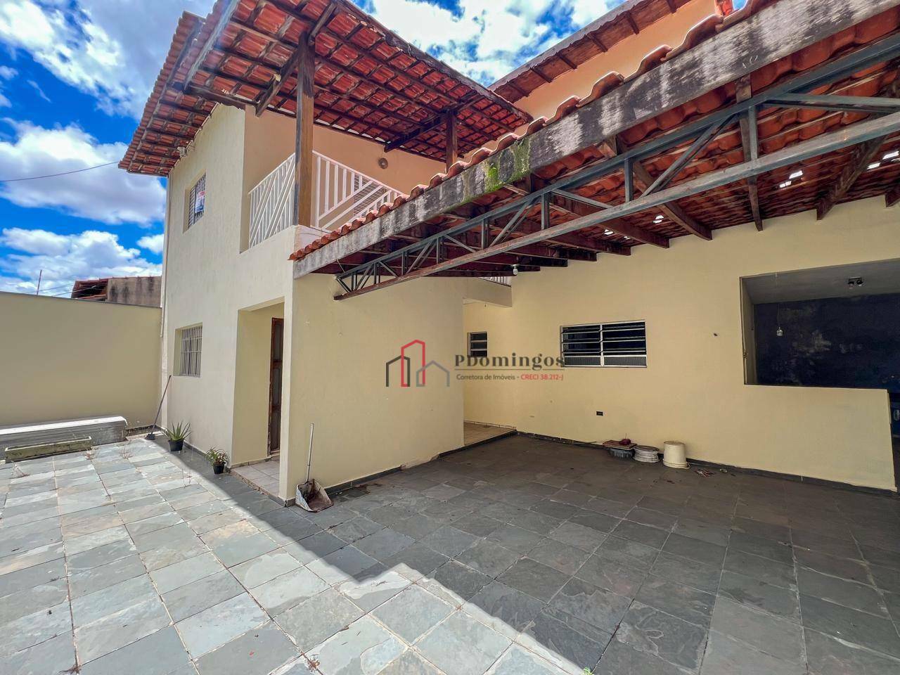 Sobrado à venda com 4 quartos, 220m² - Foto 2