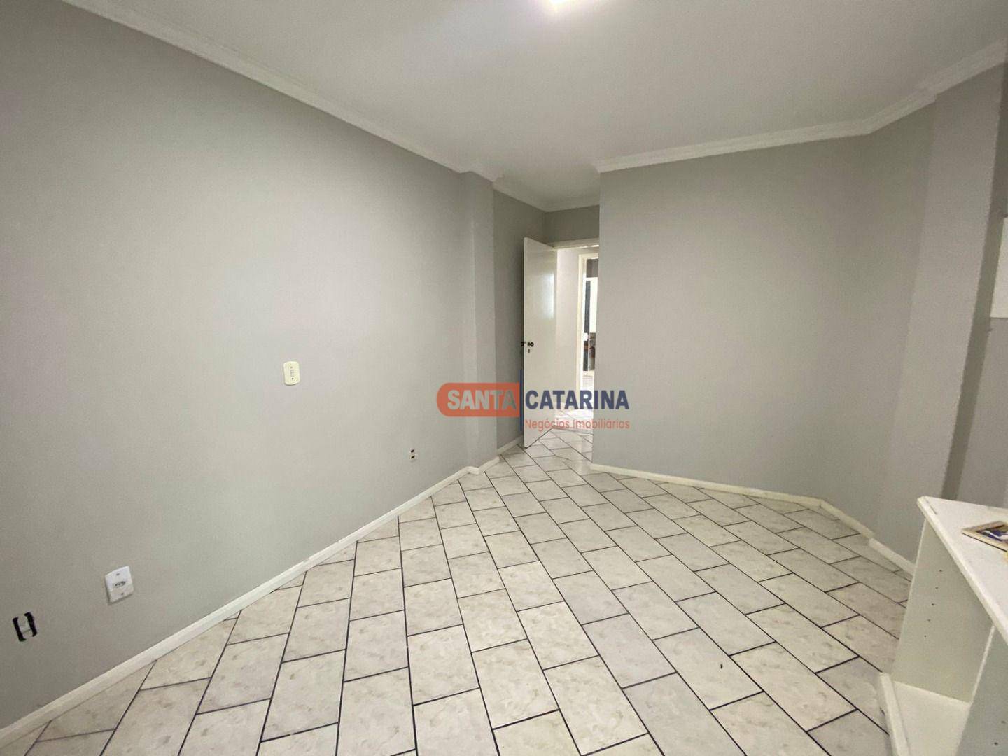 Apartamento para alugar com 2 quartos, 79m² - Foto 4