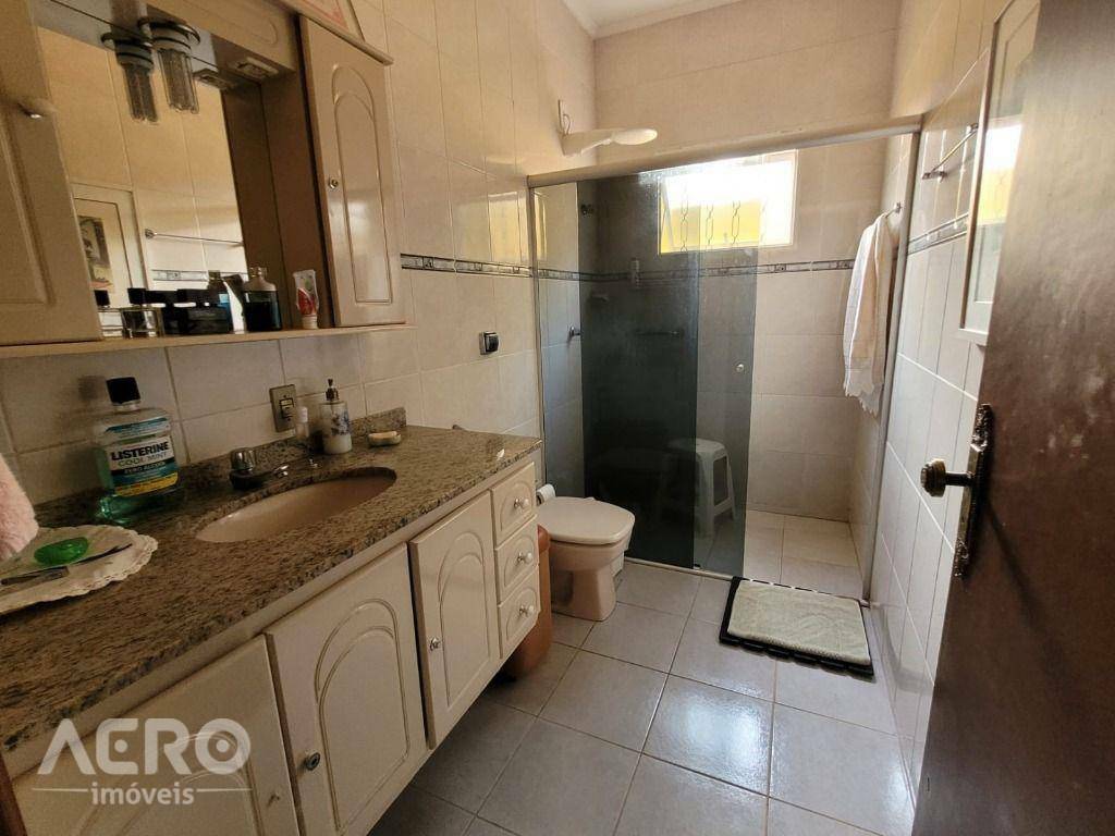 Casa à venda com 4 quartos, 190m² - Foto 13