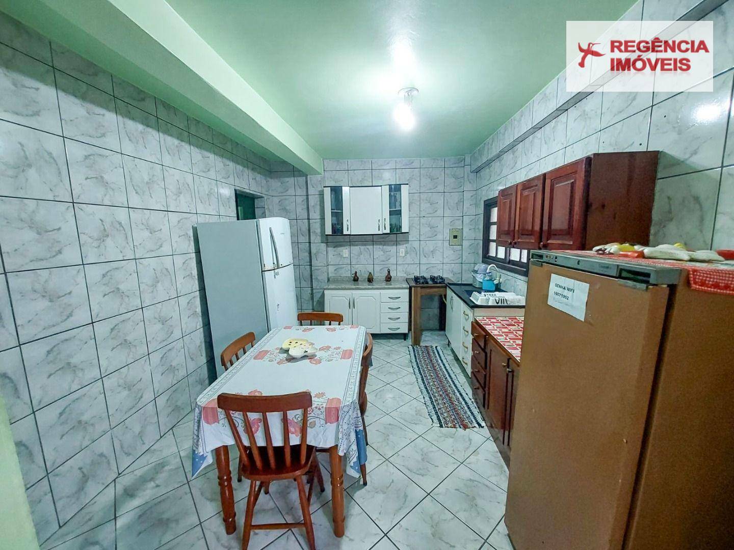 Casa para alugar com 8 quartos, 200m² - Foto 19