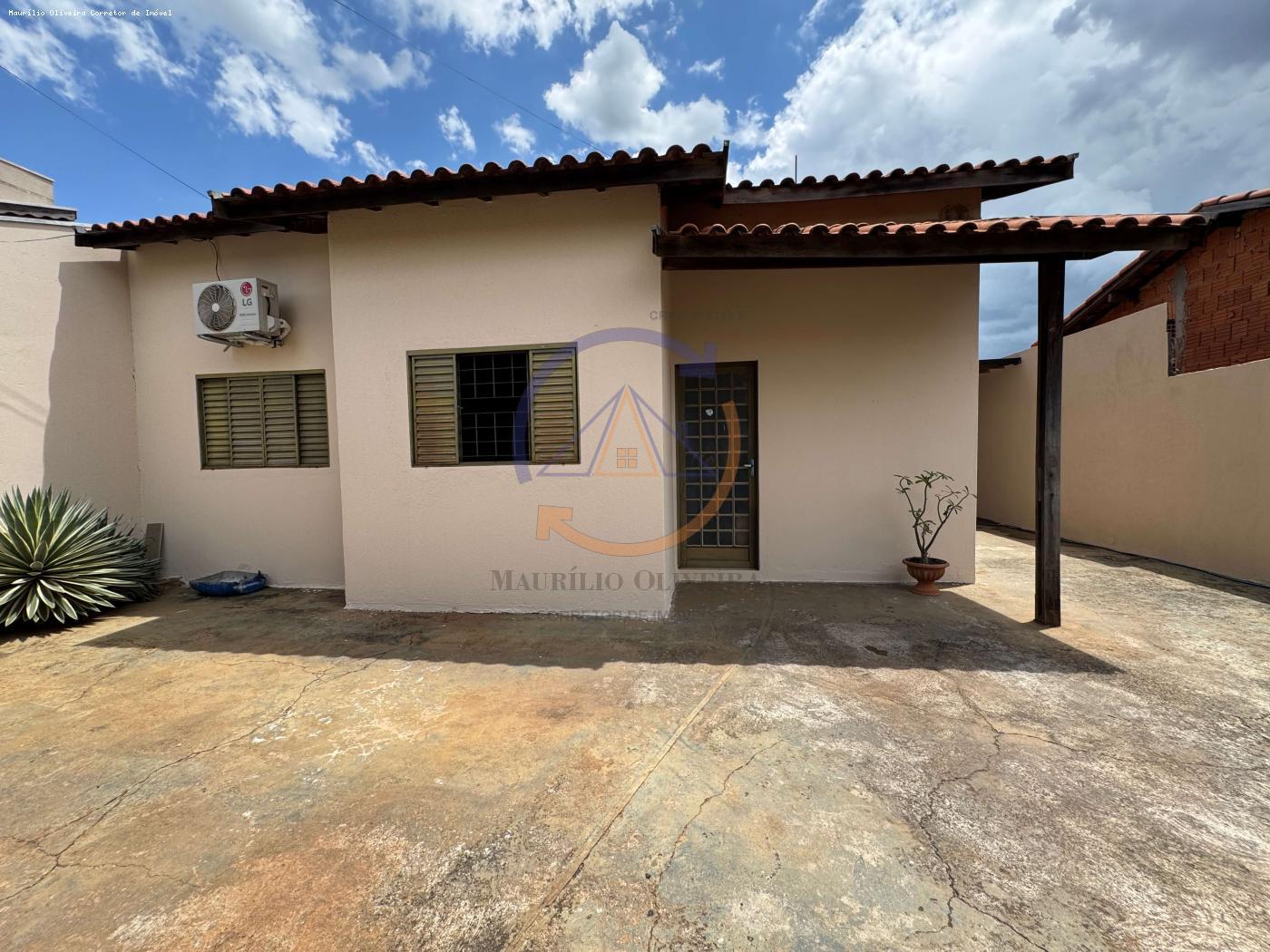 Casa à venda com 3 quartos, 200m² - Foto 2