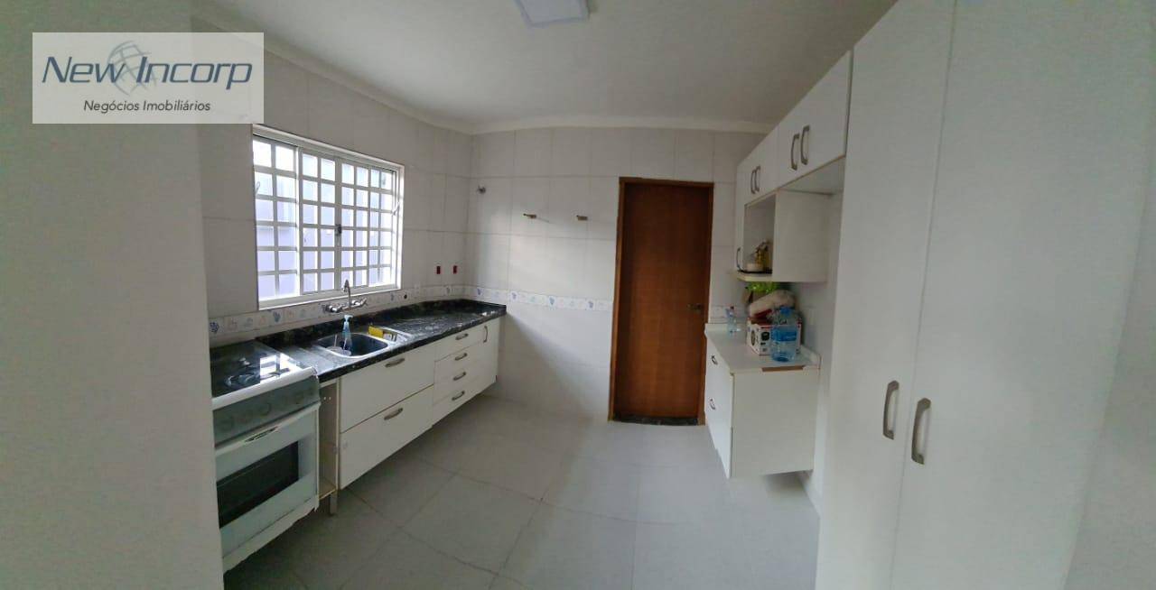 Casa à venda com 4 quartos, 200m² - Foto 7