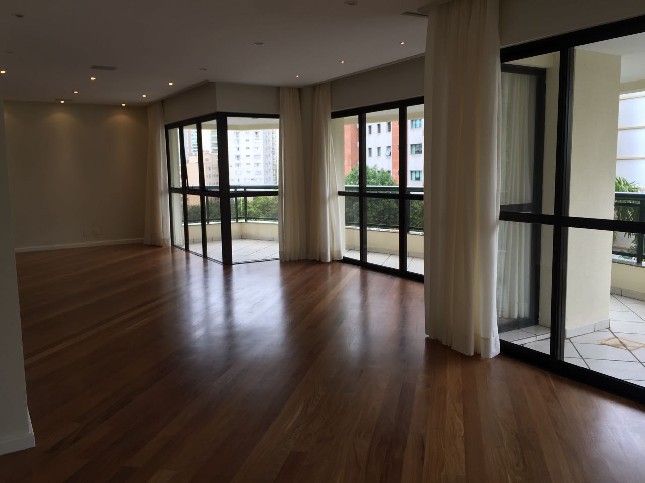 Apartamento à venda com 4 quartos, 193m² - Foto 3