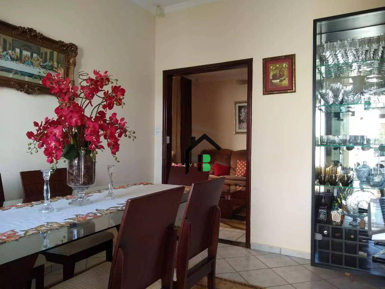 Casa, 3 quartos, 195 m² - Foto 1