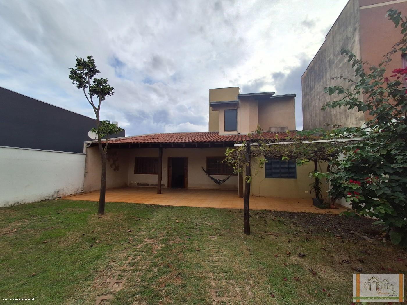 Sobrado à venda com 3 quartos, 409m² - Foto 1