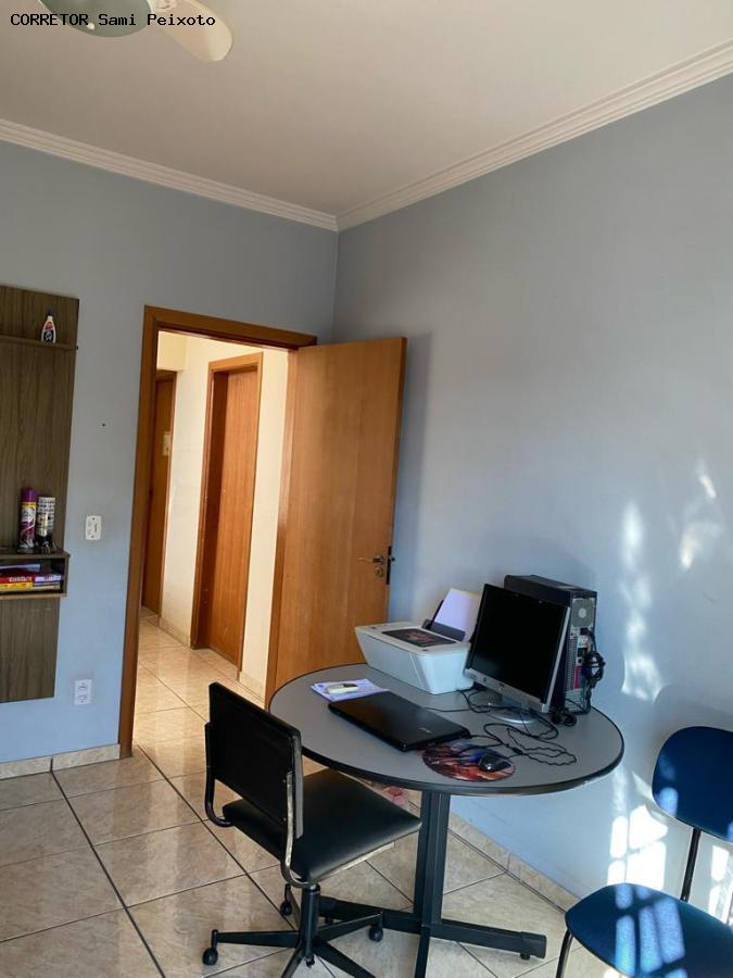 Casa à venda com 3 quartos, 212m² - Foto 21