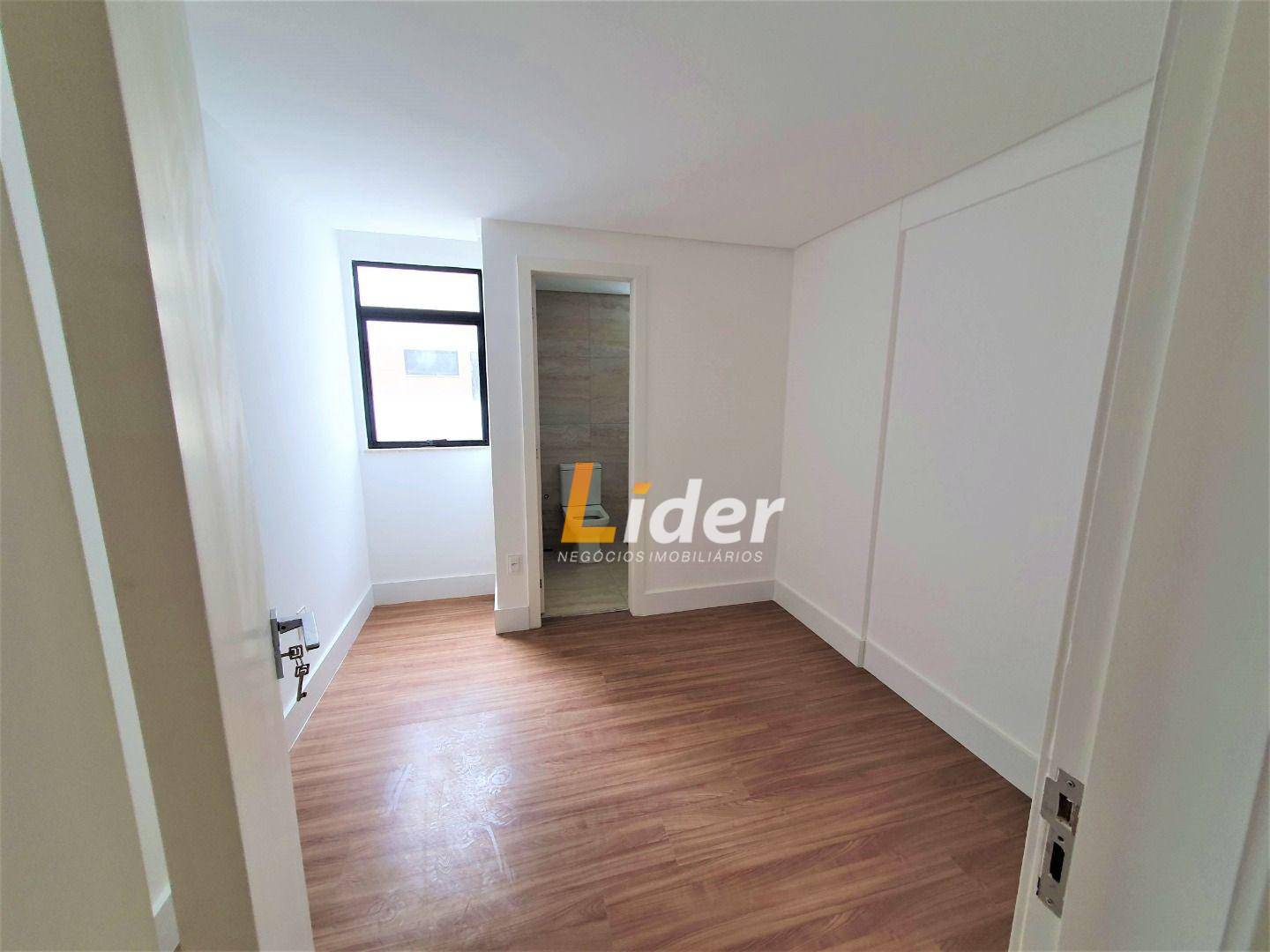 Apartamento à venda com 4 quartos, 170m² - Foto 9