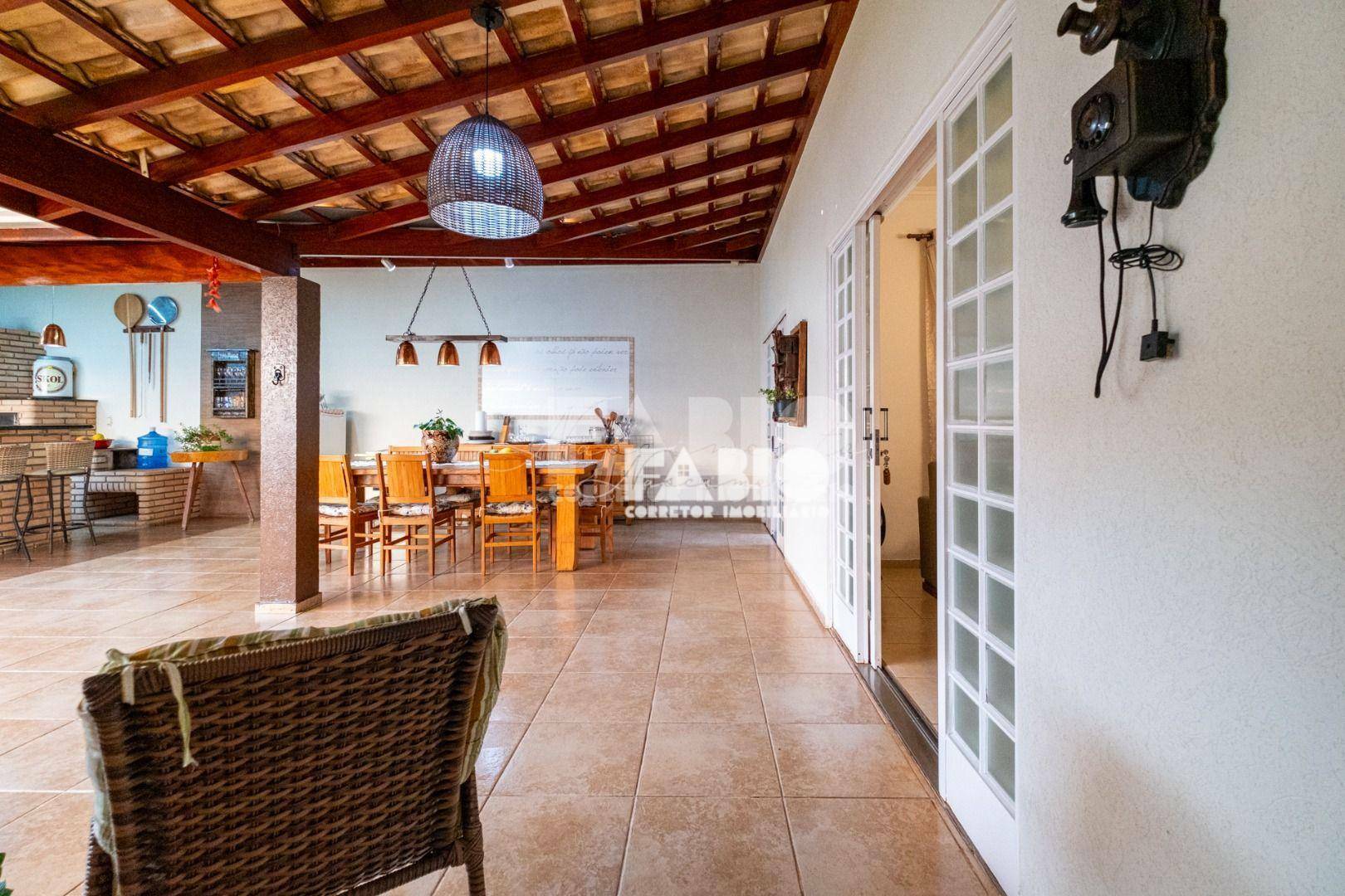 Casa à venda com 4 quartos, 220m² - Foto 34