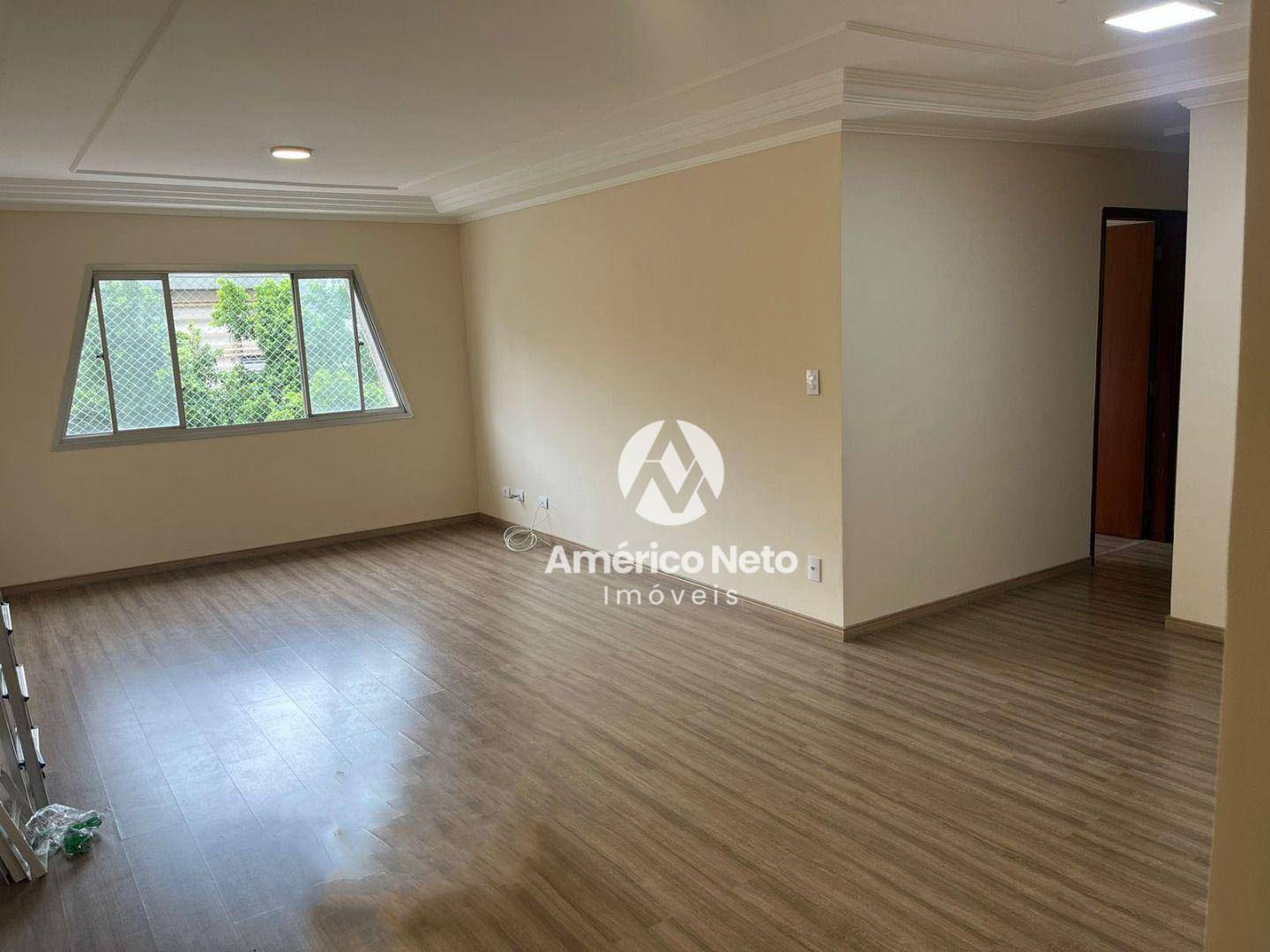 Apartamento à venda com 3 quartos, 108m² - Foto 2