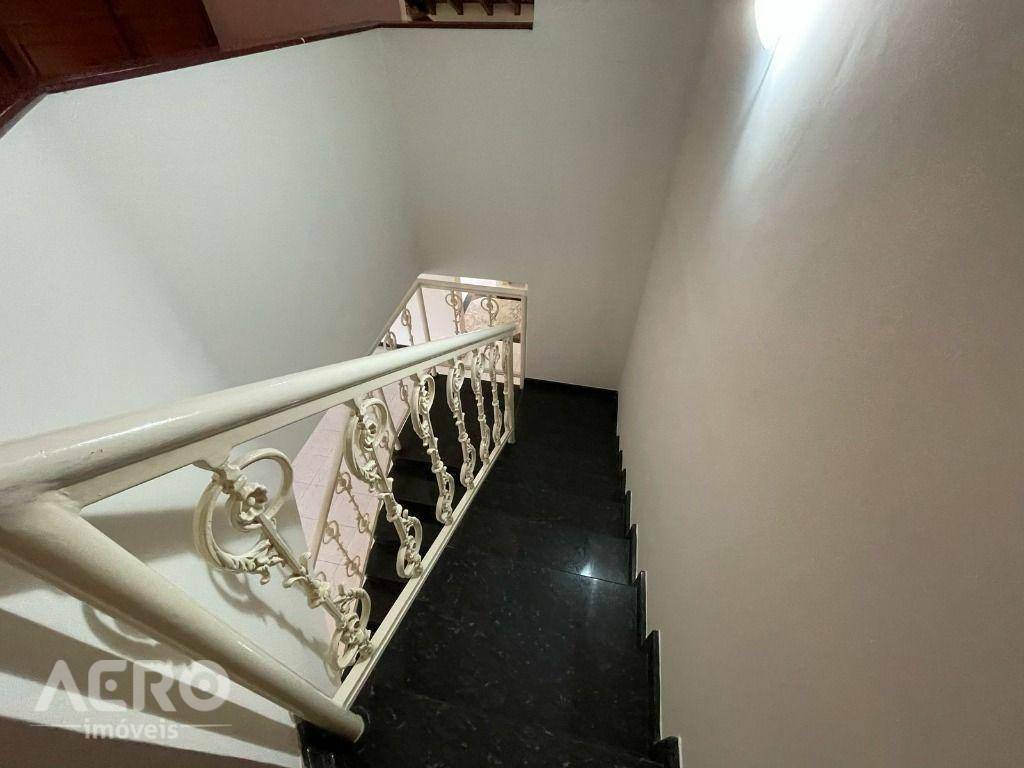 Casa de Condomínio para alugar com 4 quartos, 410m² - Foto 50